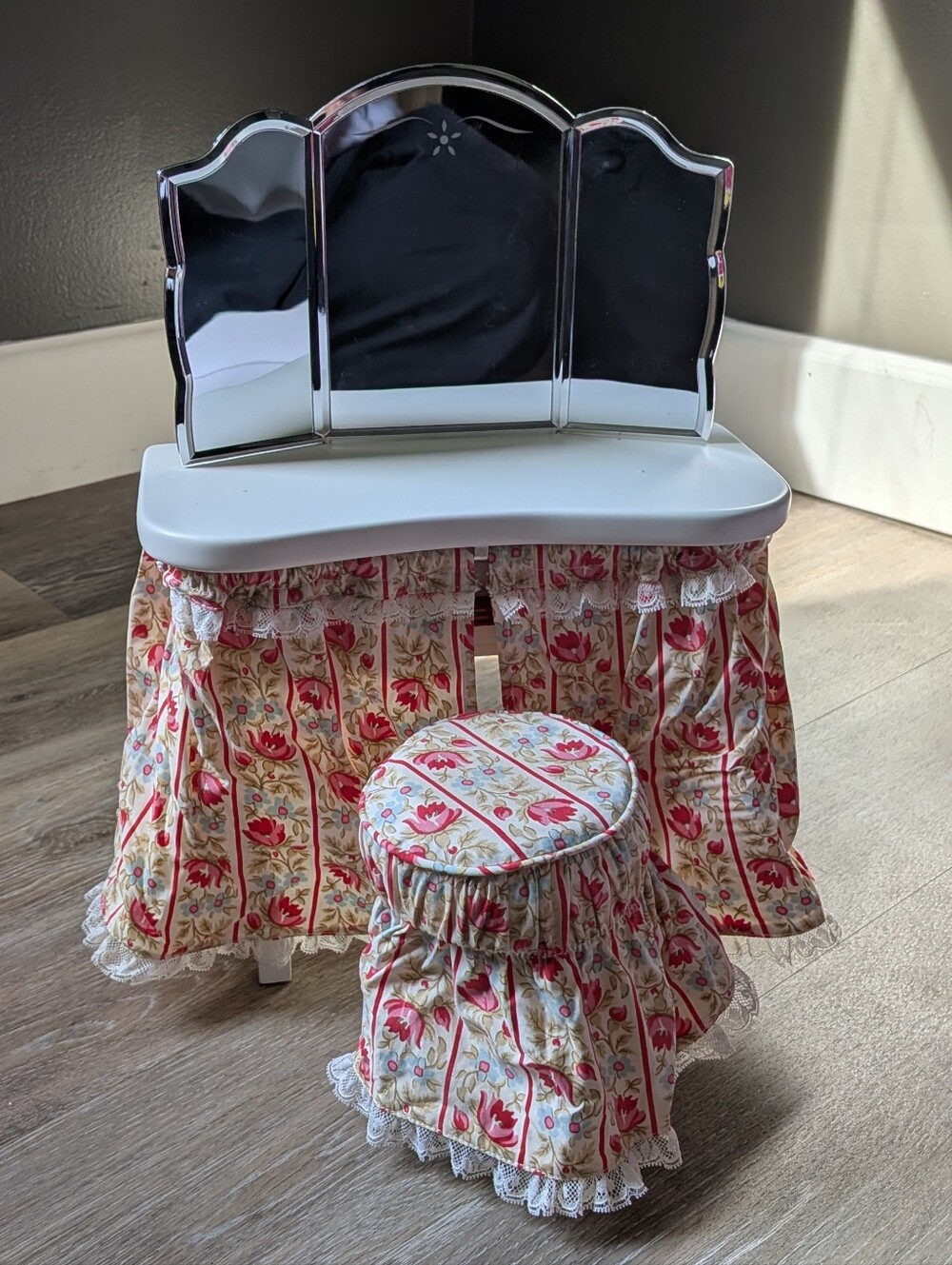 American Girl Molly's Vanity Table Pink and Cream Floral Vanity Set with Mirror